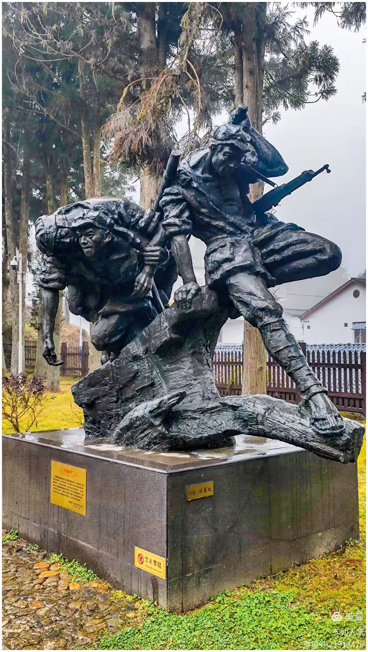 这些座雕像仿佛在诉说着井冈山的革命故事,它见证了革命先辈们的英勇